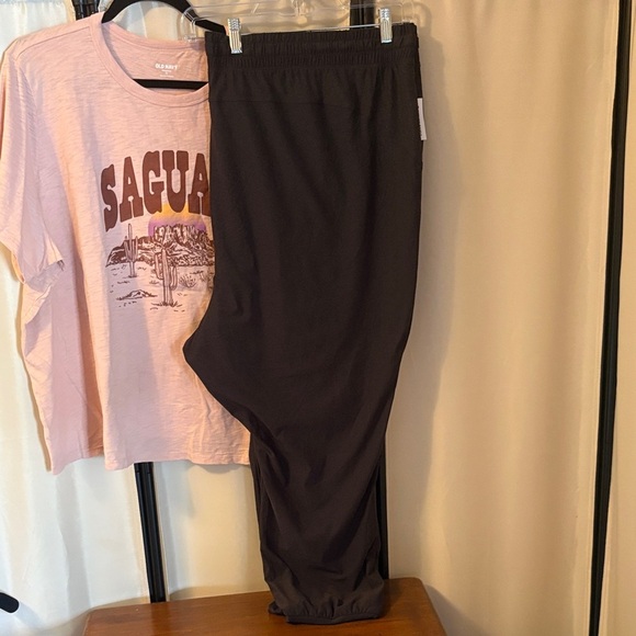 Old Navy Desert Cactus Graphic T-Shirt - Picture 3 of 5